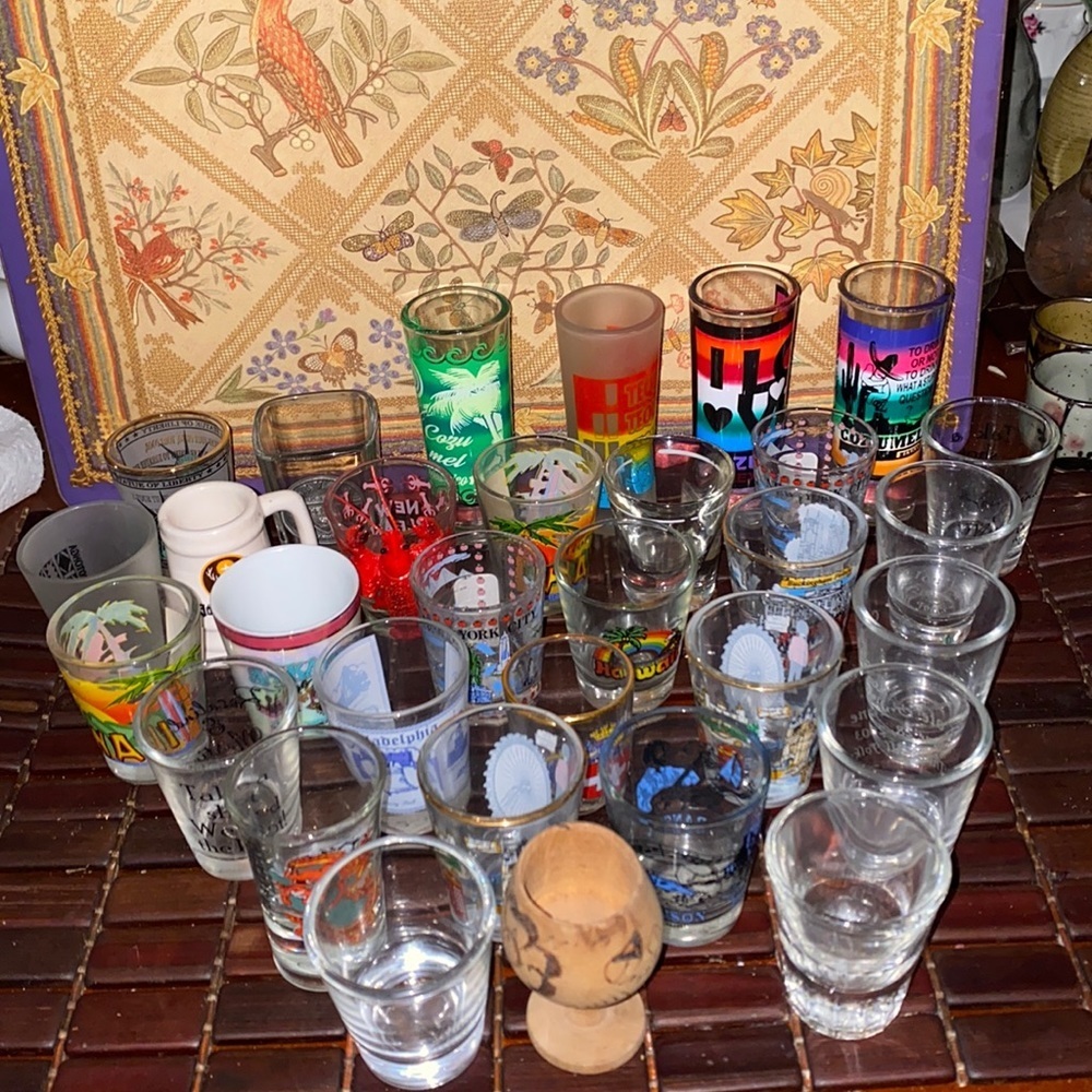 Set of 31 shot glass from different states and countries